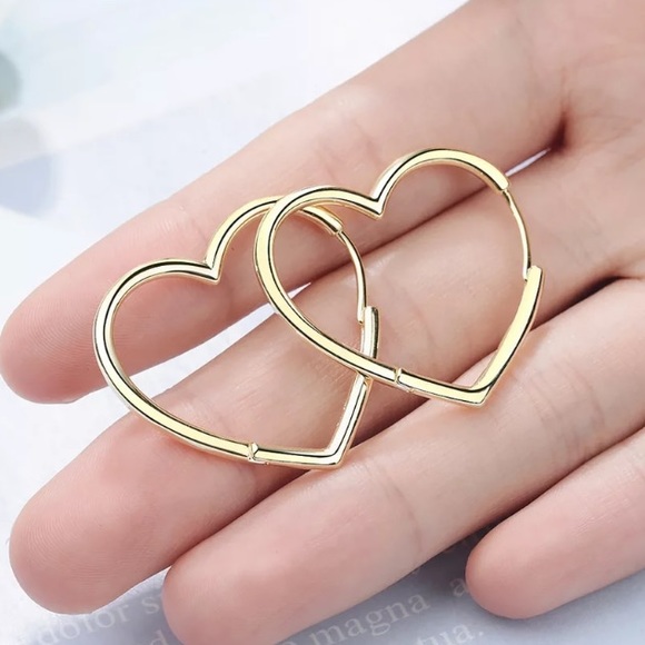 💛Insta gold plated heart hoop earrings - Picture 3 of 3